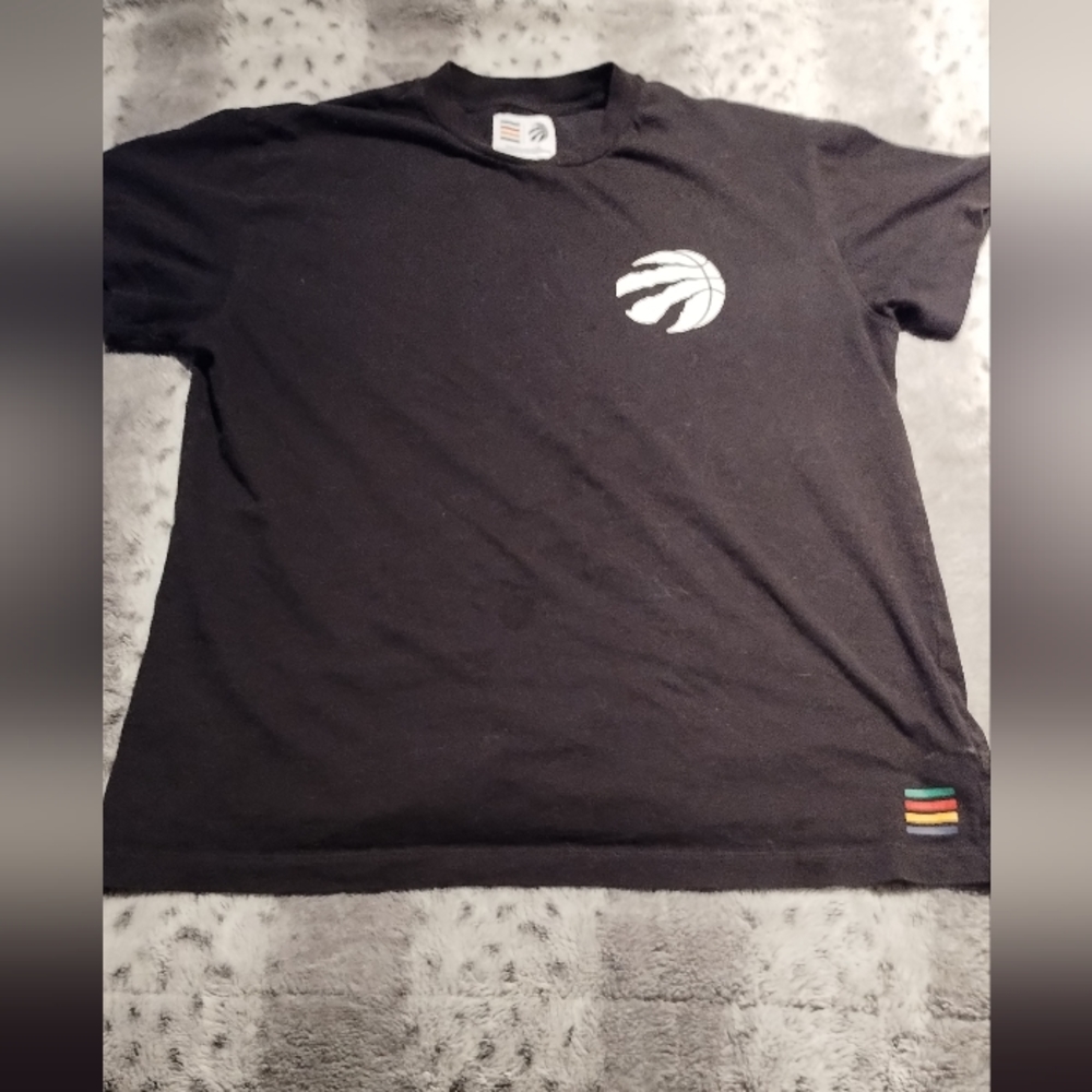 Unisex medium toronto raptors tshirt